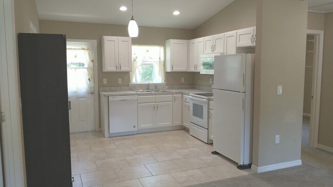 Building Photo - Nice 3/2 in Ocala