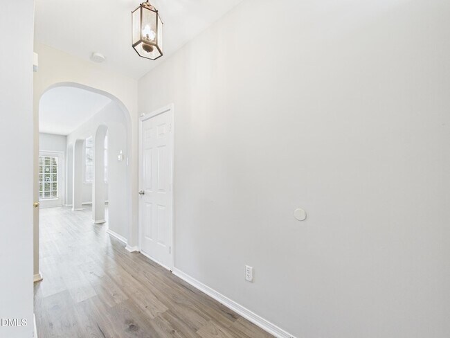 Building Photo - 302 Meeting Hall Dr