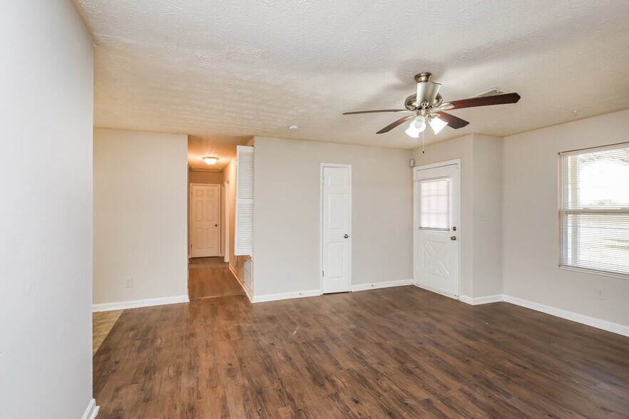 Building Photo - 4964 Galbraith Cir