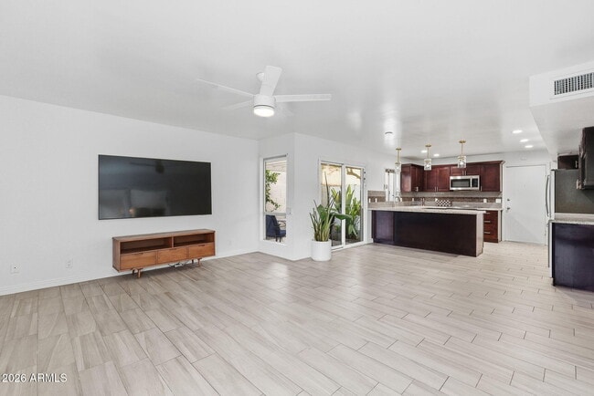 Building Photo - 7352 E Valley Vista Dr