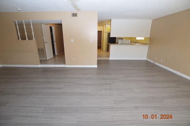 Building Photo - 2805 Kings Way