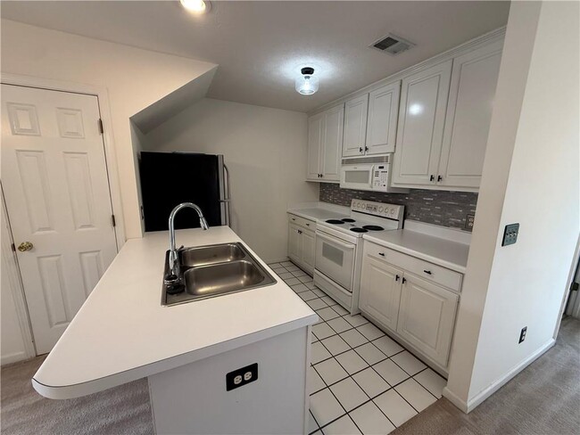 Building Photo - 2820 Florence Dr