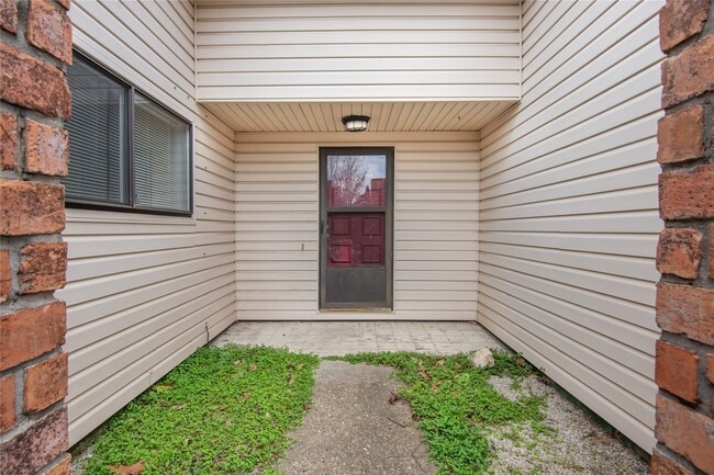 Building Photo - 16962 Glen Eagle Dr N