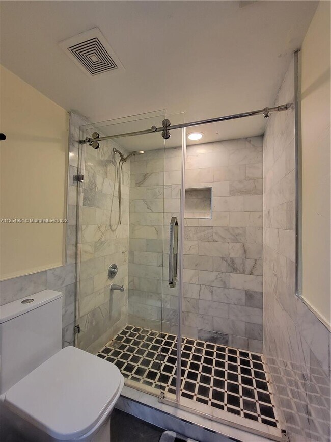 Building Photo - 400 Scotia Dr