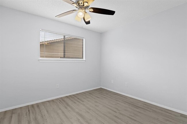 Building Photo - 618 Rollingway Dr