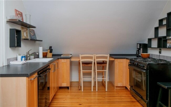 Building Photo - 3-14 Belair Ave