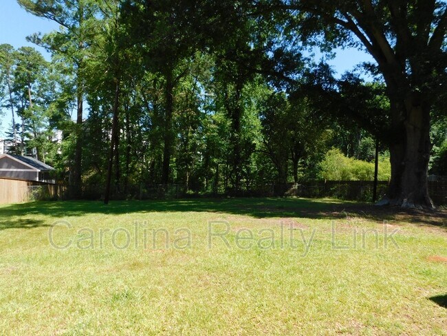 Building Photo - 411 Gray Dr