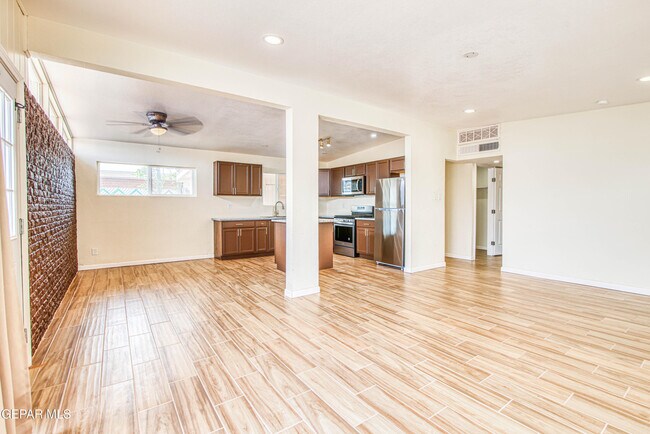 Building Photo - 8818 Mt Elbert Dr