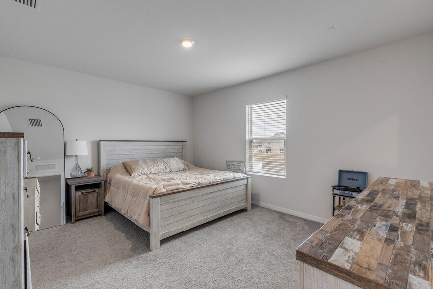 Building Photo - 2724 Silver Canoe Dr