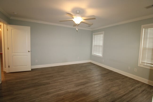 Building Photo - 1315 Mayfield Dr