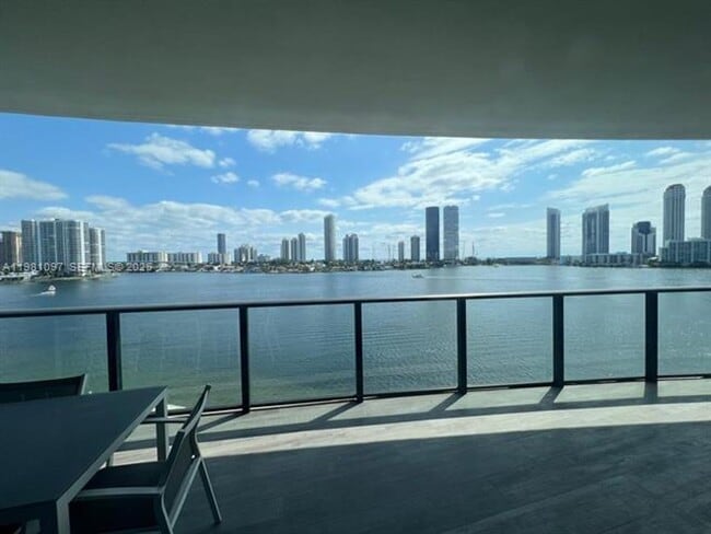 Building Photo - 5500 Island Estates Dr