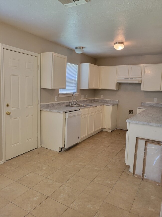 Building Photo - 6055 Green Heather Ln
