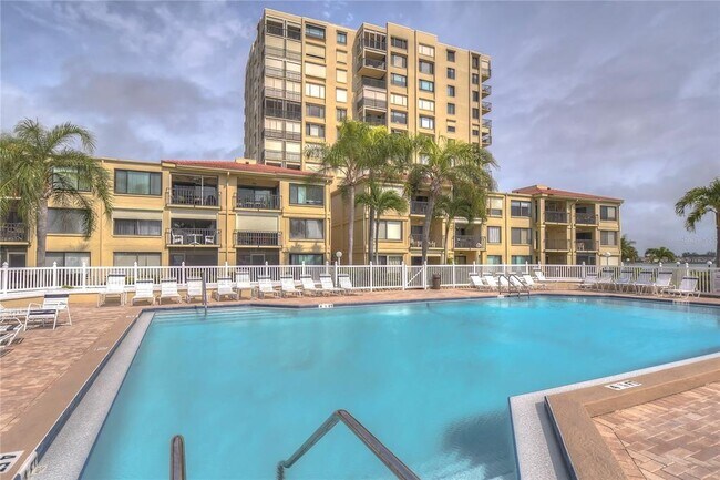 Building Photo - 6322 Palma Del Mar Blvd S