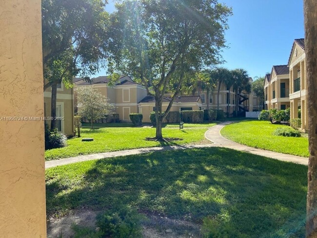 Building Photo - 977 Riverside Dr