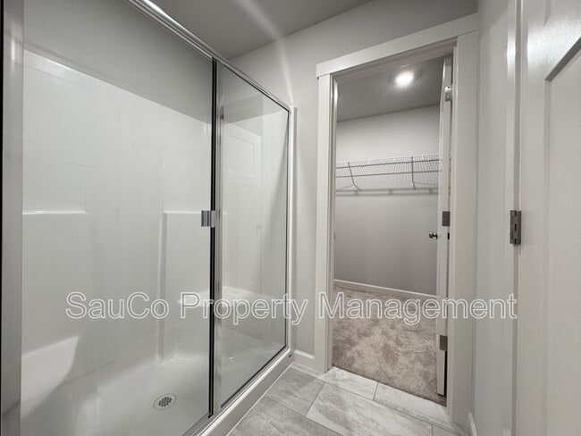 Building Photo - 8309 SE Crescent Dr