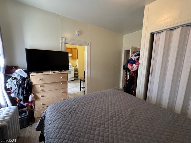 Building Photo - 712 E 27th St