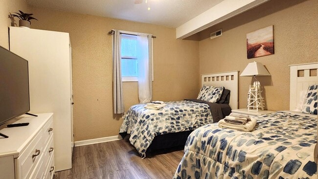 Building Photo - 13 Seafarer Ln