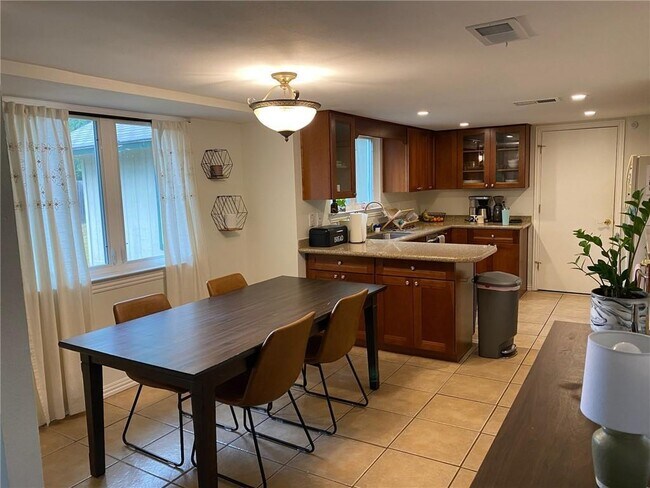 Building Photo - 3201 Canter Ln