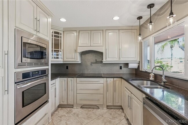 Building Photo - 1717 Danbury Dr