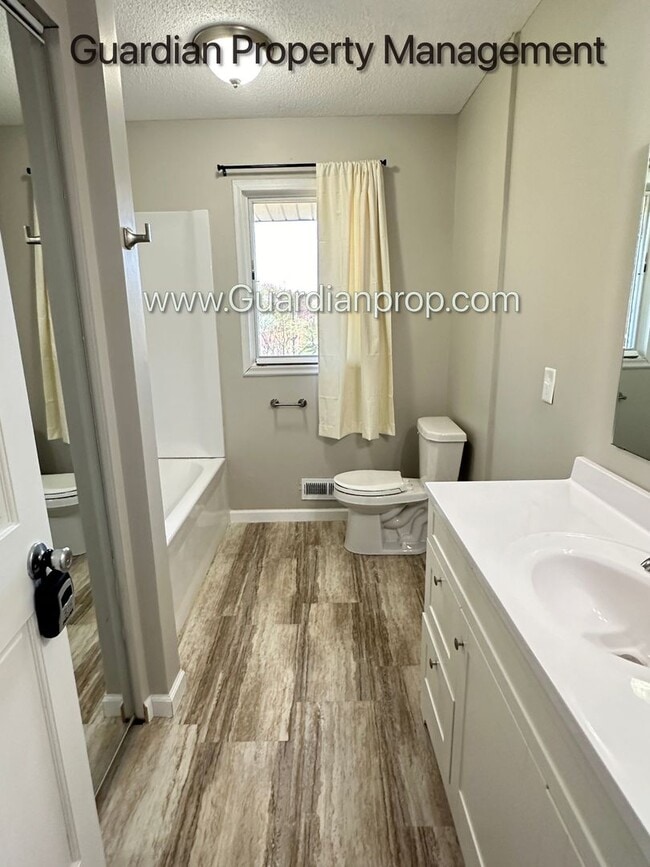 Building Photo - Champlin Single Family Home, Large Fenced Yard, Deck, 2 Car Garage,  Video Tour