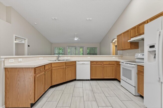 Building Photo - Middleburg Home with Office Space