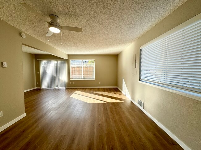 Building Photo - 20924 80th Pl W