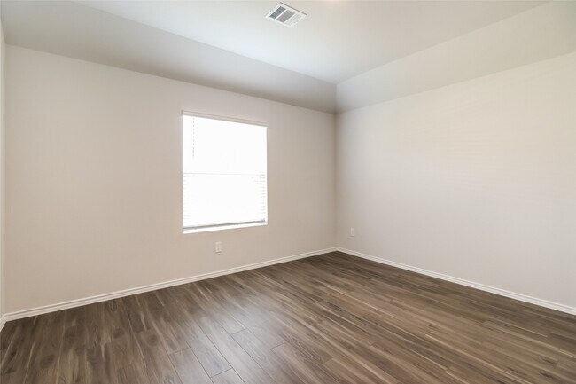 Building Photo - 2432 Carp Dr