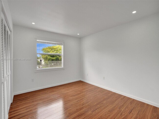 Building Photo - 4600 SW 67th Ave