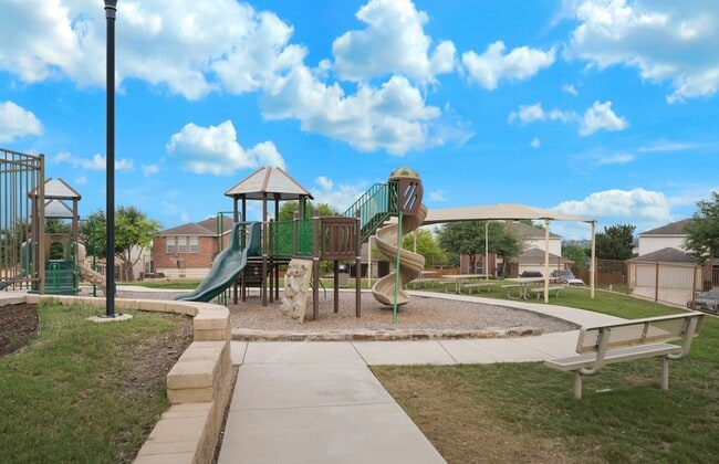 Building Photo - 5125 Knollwood