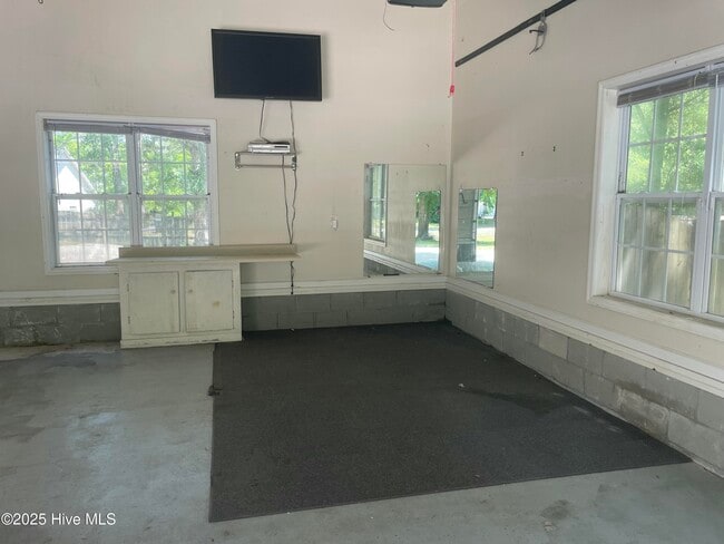 Building Photo - 151 Bayshore Dr