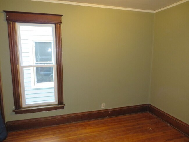 Building Photo - 1214 E Mifflin St