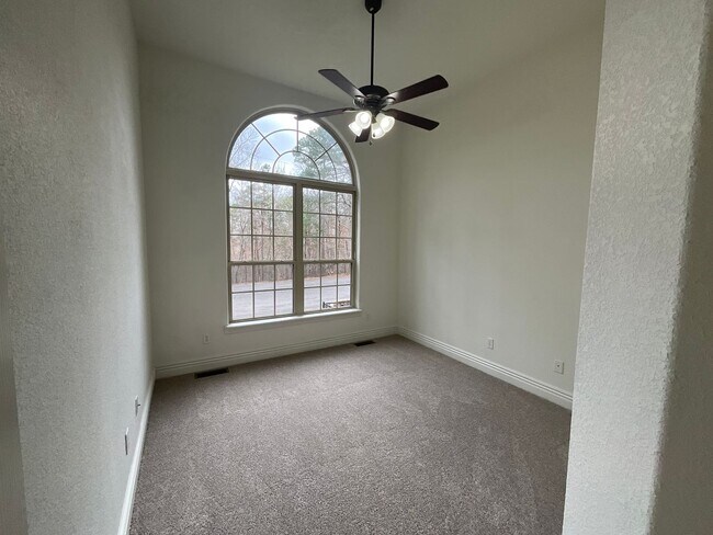Building Photo - Spacious 4 Bedroom 2 bathroom House in Bella Vista READY FOR RENT *LIMITED OFFER