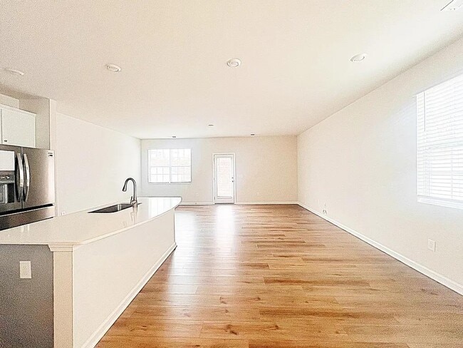 Building Photo - 211 Stellate Pl