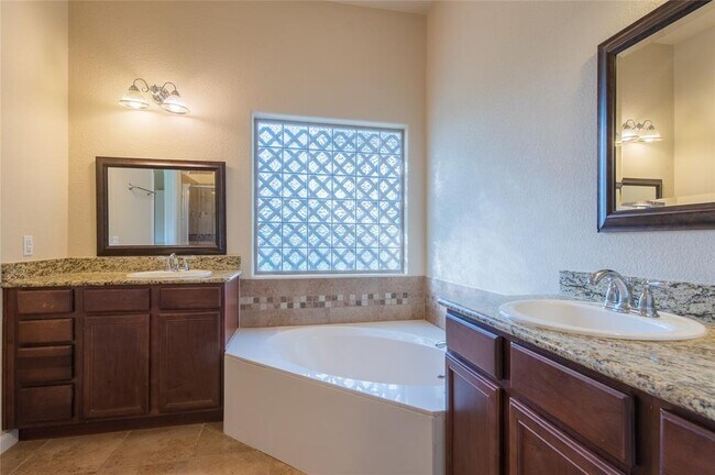 Building Photo - 212 Waikakaaua Dr