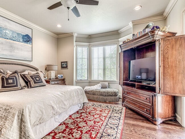 Building Photo - End Unit- @ Muirfield Village- Classic Bill Roberts Custom Built- 4 Bedrooms+ Media Room- Close t...