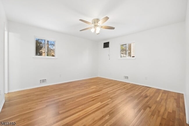 Building Photo - 19 Cooper Dr