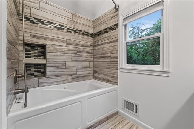 Building Photo - 1801 Evans Dr SW