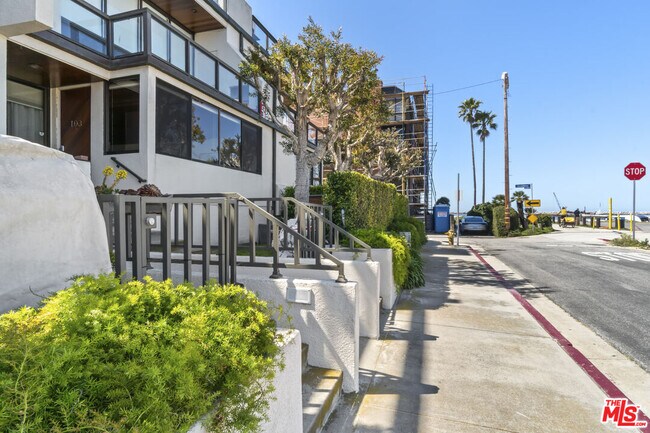 Building Photo - 6209 Pacific Ave