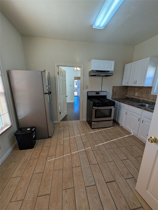 Building Photo - 1222 42nd St