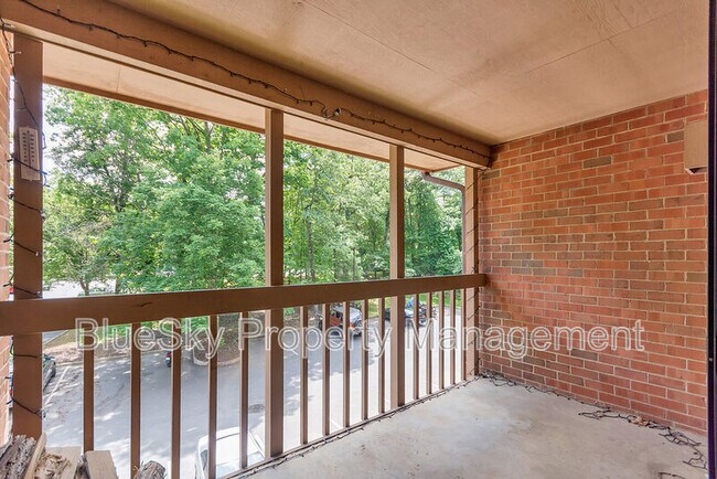 Building Photo - 112-12 Turtle Creek Rd