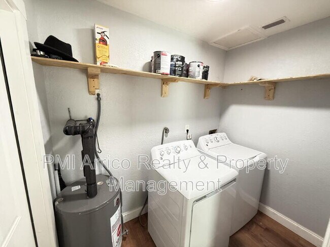 Building Photo - 2809 Marconi St