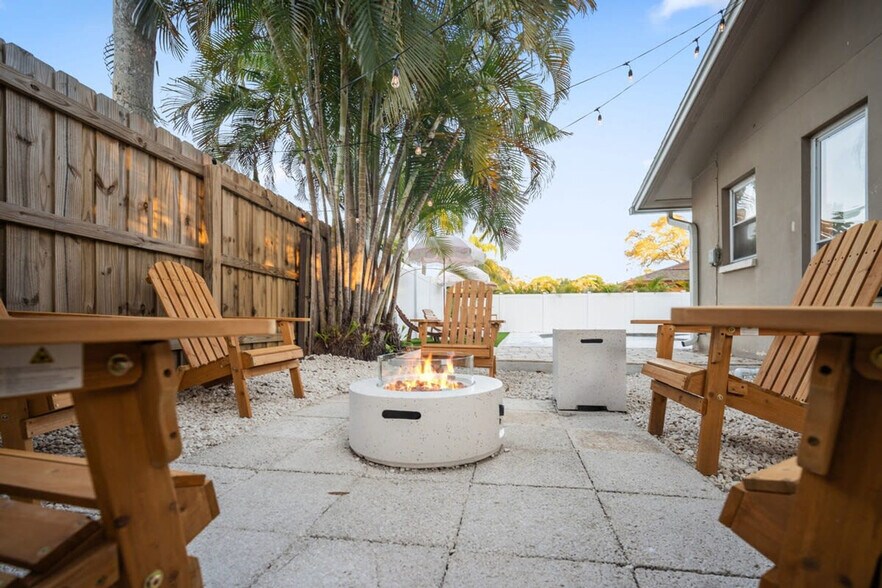 Building Photo - 13481 Del Prado Dr S