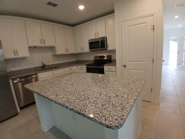 Building Photo - 1826 Fan Palm Dr