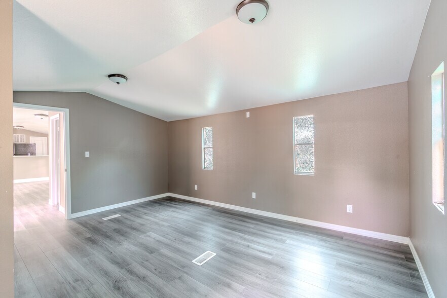 Building Photo - 5641 Kimber Ln