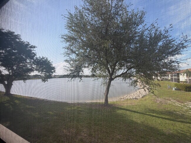 Building Photo - "Charming 2-Bed, 2-Bath Condo Retreat in Punta Gorda's Prime Location - 950 Sq Ft of Comfort!"