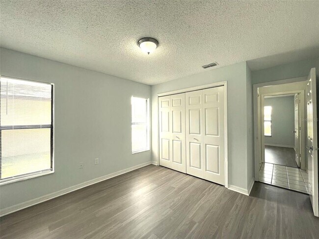 Building Photo - 1056 S Buena Vista Dr