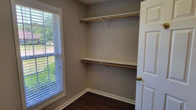 Building Photo - Forrest Pointe Subdivision