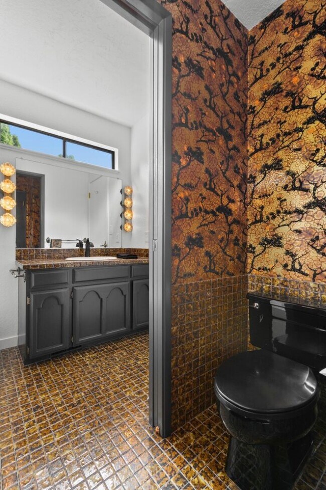 Building Photo - 4Bd/3Ba Seattle House