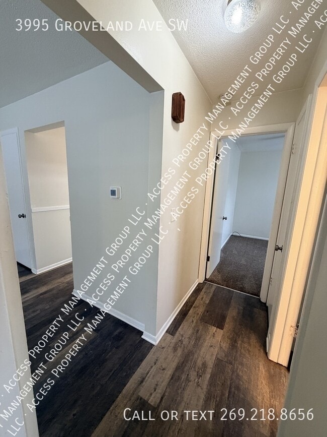 Building Photo - 3995 Groveland Ave SW