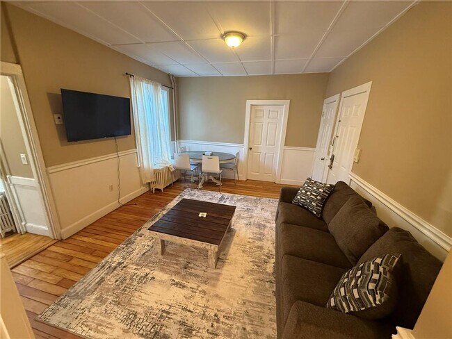 Building Photo - 33 Ann St